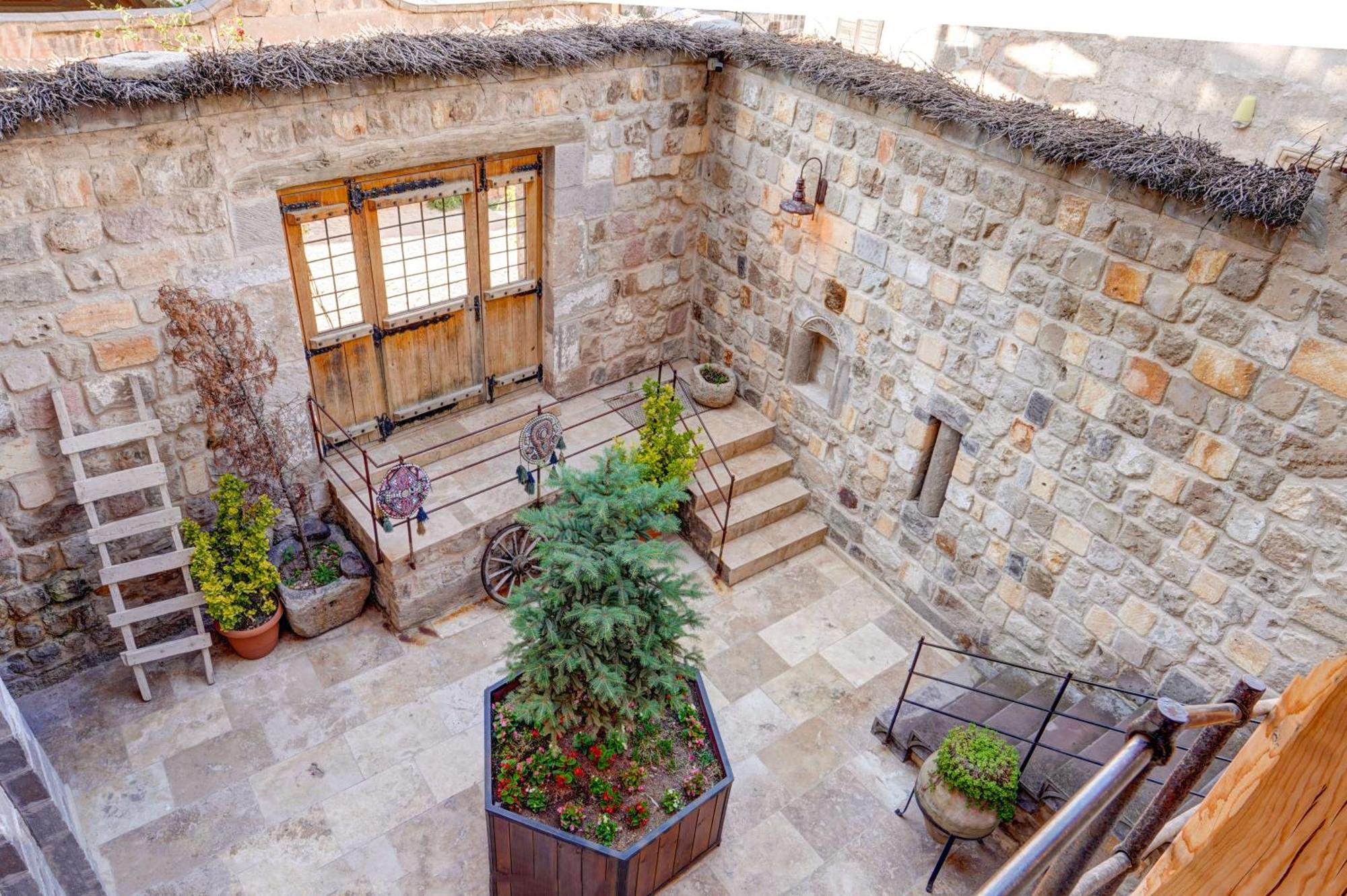 Vasil Cave Hotel Uchisar Exterior photo